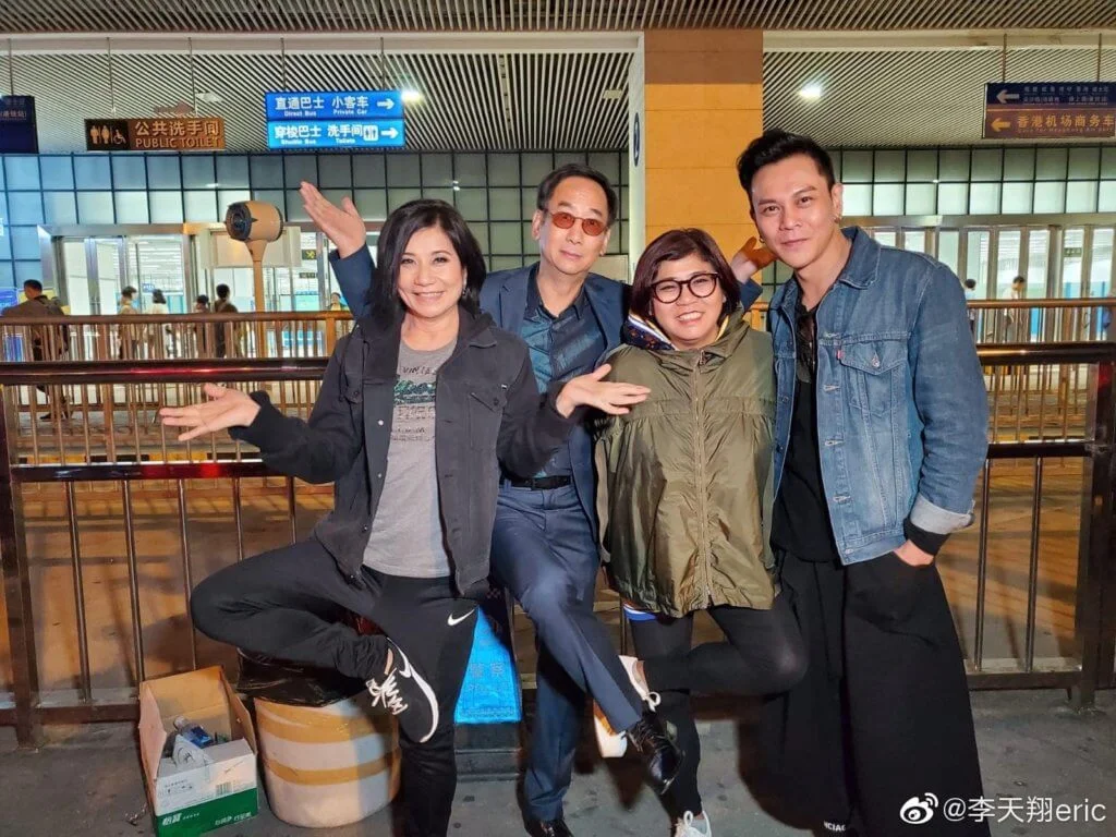 李麗霞與李天翔、蔣志光、韋綺姍出埠工作登。