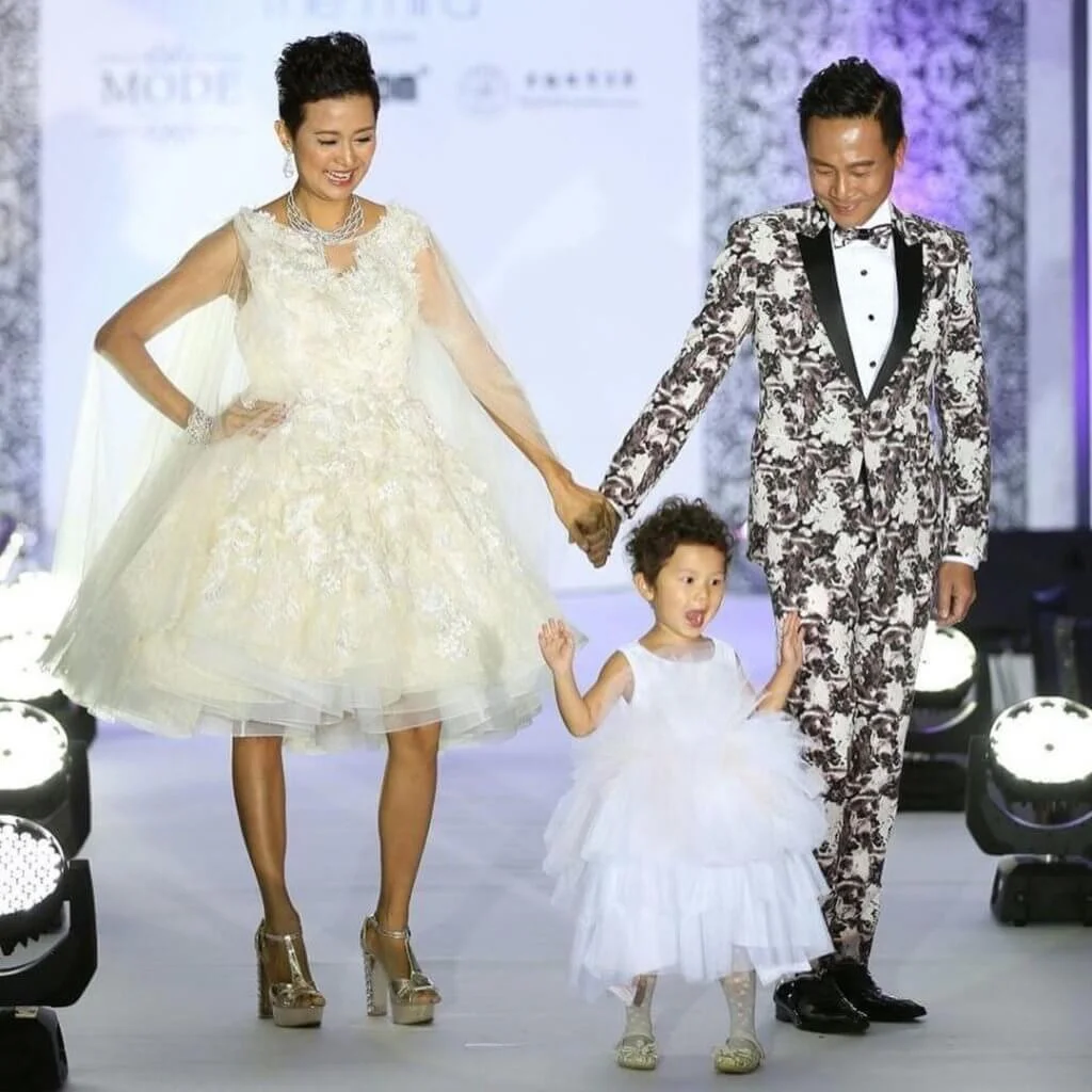 一家三口曾一起行catwalk，羅敏莊說七歲女兒現在很有主見，是家中「老細」。