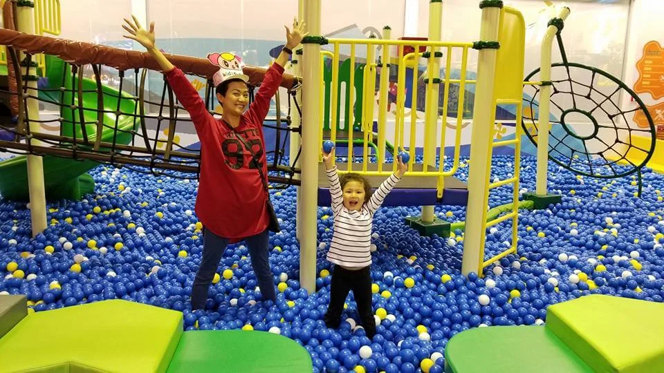 羅敏莊與女兒在泰國遊玩及視察升學環境