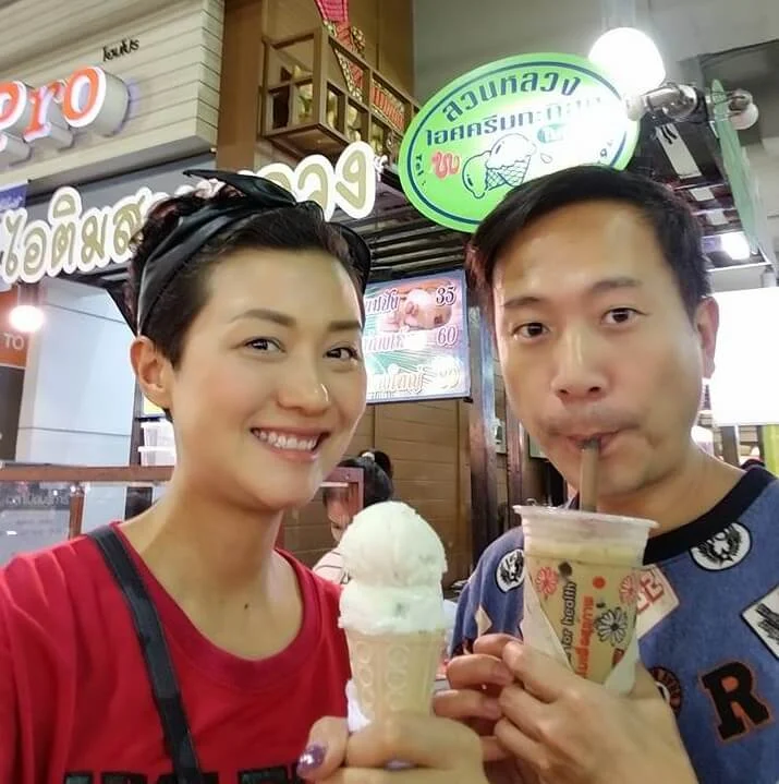 羅敏莊與陳國邦到泰國享受悠閒生活