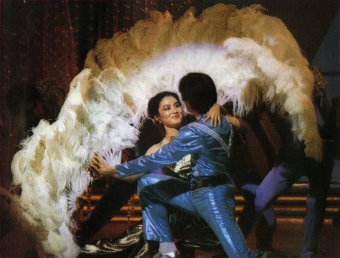 三件舞衣當中，青霞與丁馬卡度合唱時穿着的金色舞衣最為性感，配以誘人的舞姿，觀眾睇得最興奮。