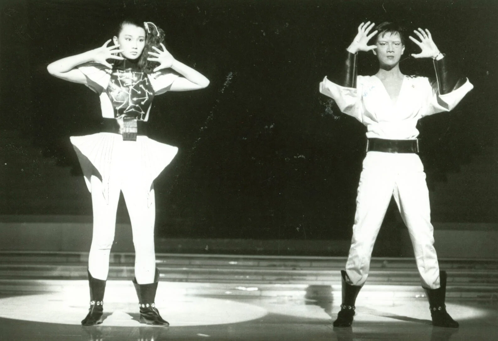 ±i°Ò¥É»P³¯¦Ê±j¡£¥k¡¤¤µ±ß¨MÁÉ¤¤¾áºõ¥Dºt¤j«¬ºq»R§U¿³¡C (mpn)