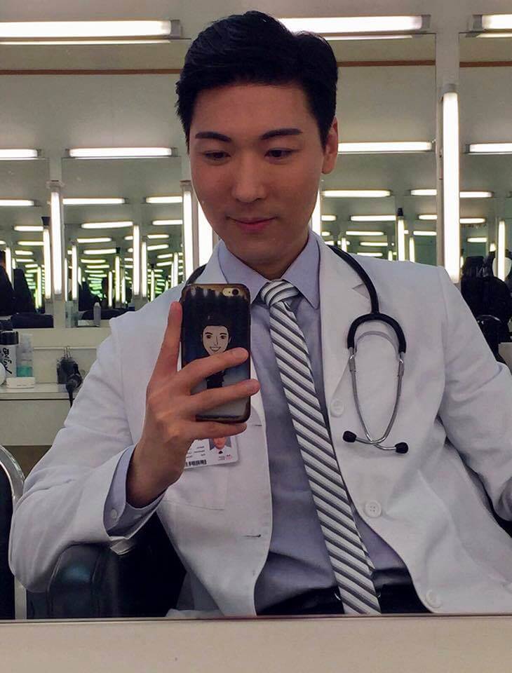 郭田葰放棄做執業醫生，成為藝人後，在超過三十套劇集中飾演醫生，他不感到悶，認為監製經常找他扮演醫生，是對他的信任。 
