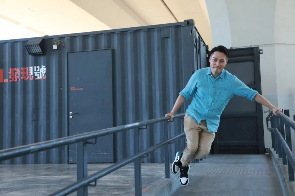 林景程放棄物理治療的高職,選擇在無綫由低做起。