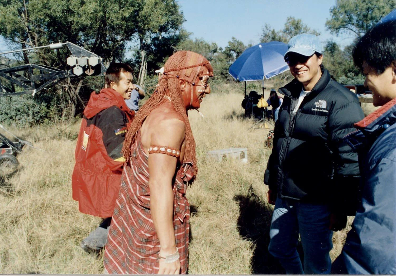 九八年,他被嘉禾的何冠昌賞識,找他夥拍成龍,他起初有點怯意,很自然表示:「怕自己唔得。」但在何冠昌鼓勵下,終於接拍了《我是誰》。