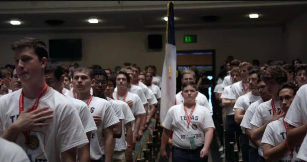 辛丹斯得獎紀錄片《新生代玩轉政治》拍下德州一千一百名少年模擬競選州長有趣又混亂的過程，大獲外界好評。