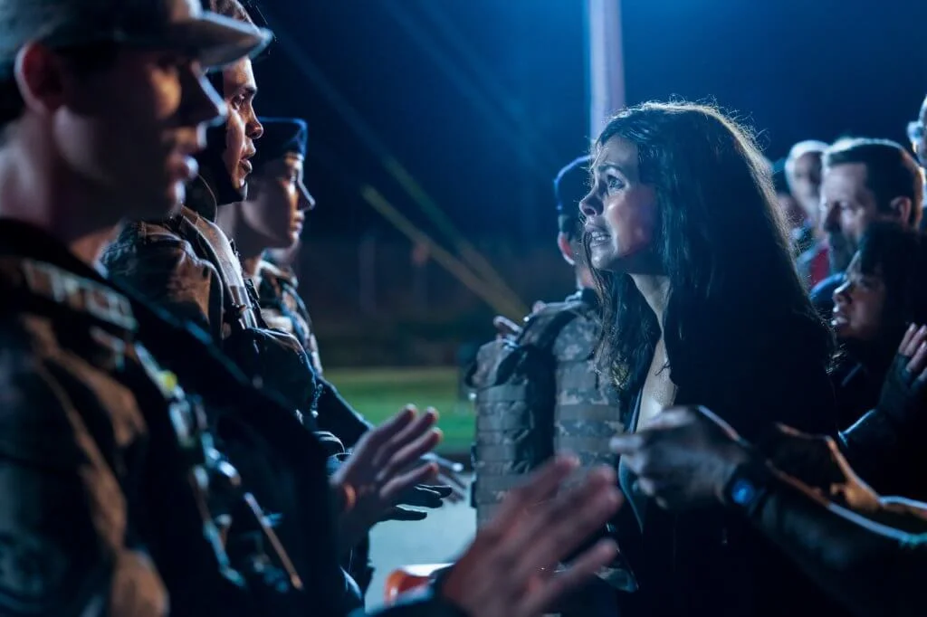 主角一家在往格陵蘭途中,遇上人為的波折災難,見盡人性自私醜惡。