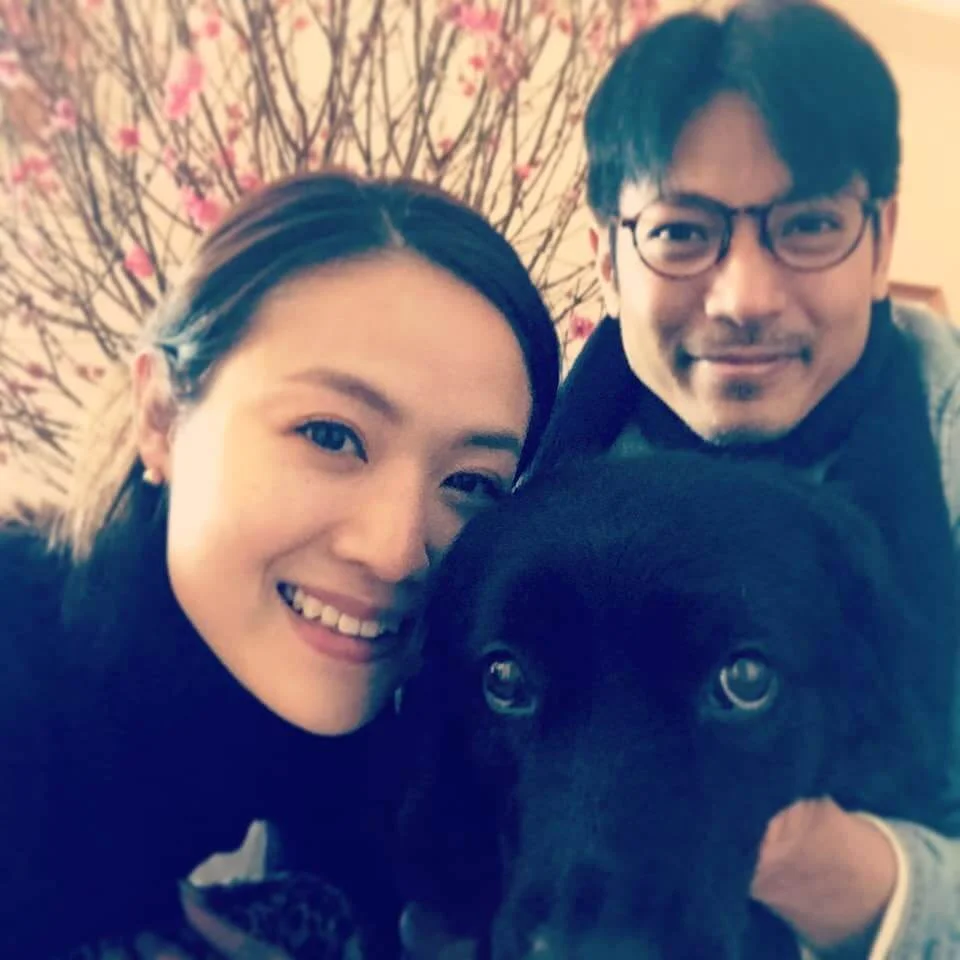 陸駿光和太太與愛犬一家三口