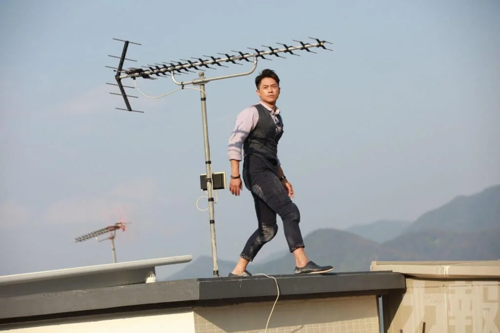 森美主演的超級英雄劇《過街英雄》未播出就有新聞，第一周又傳出更多話題。