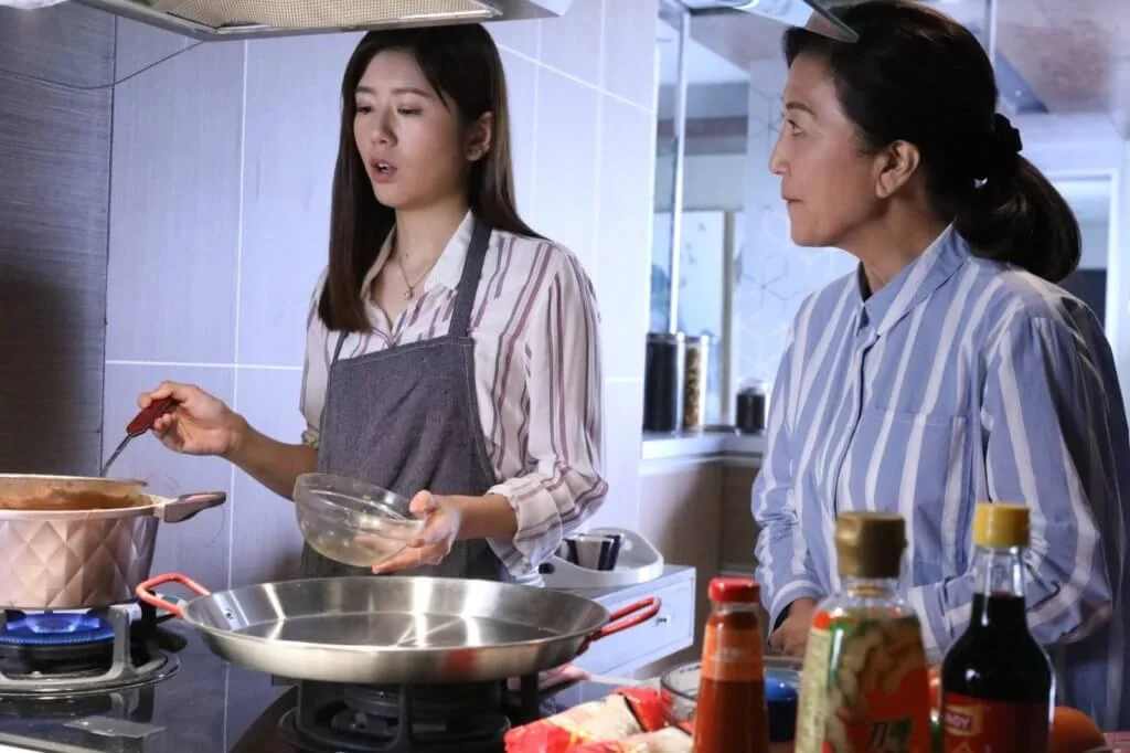 在《迷網》中得到很多前輩如馬海倫教導，嘉慧說多謝他們令自己的演技進步不少。