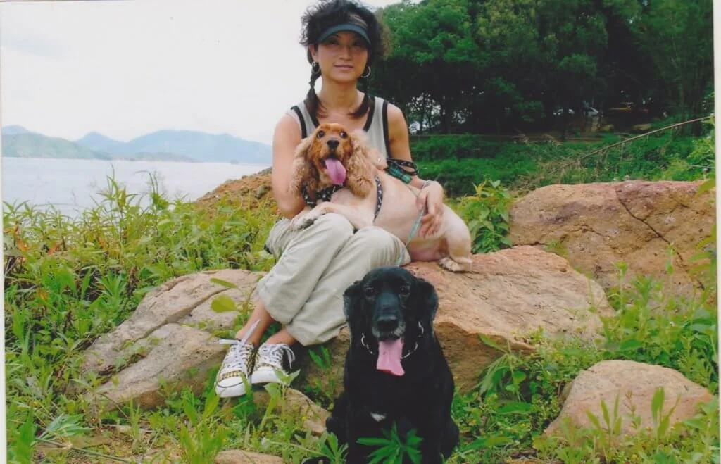這是已離世的o靚妹和阿B,她最喜歡帶愛犬享受大自然氣息