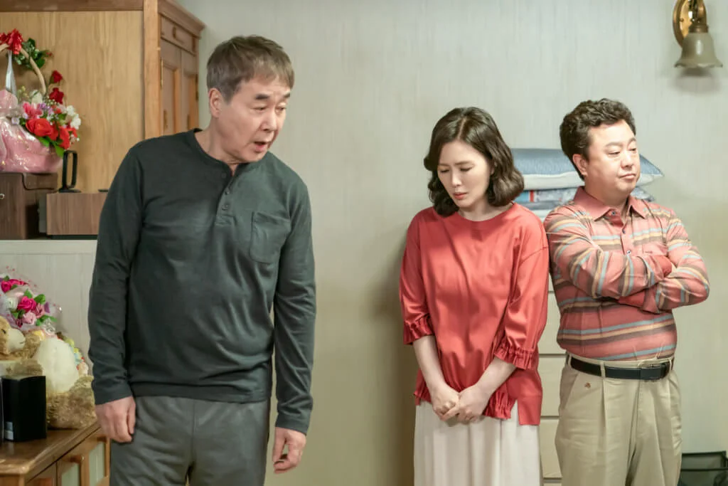 劇中的老戲骨,韓振熙、夏希羅及朴守榮飾演朴寶劍的父母及祖父。