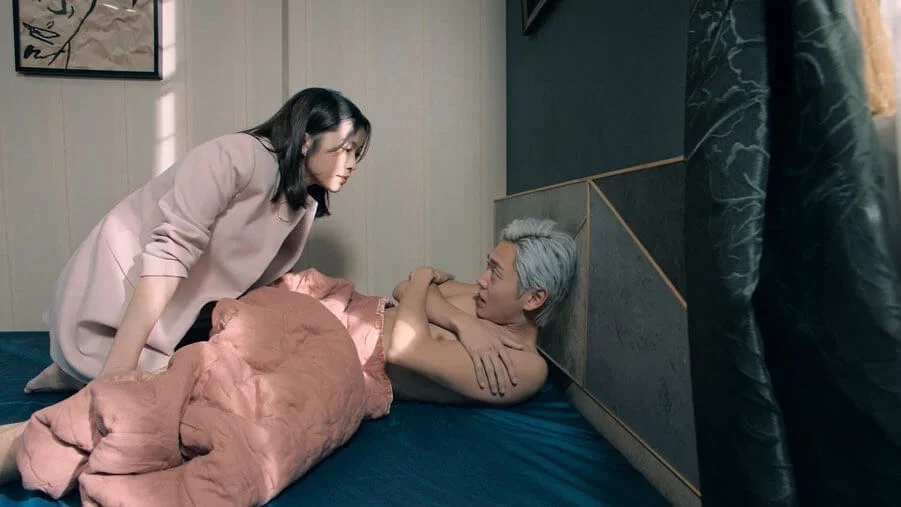 這幕霸王硬上了，賴慰玲說演得毫無尷尬，因為張振朗事前會做些無聊事引她發笑。 