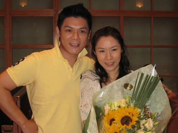 彭家麗與弟弟彭皓鋒感情要好,她說沒有經理人期間,曾請弟弟陪她去做騷。