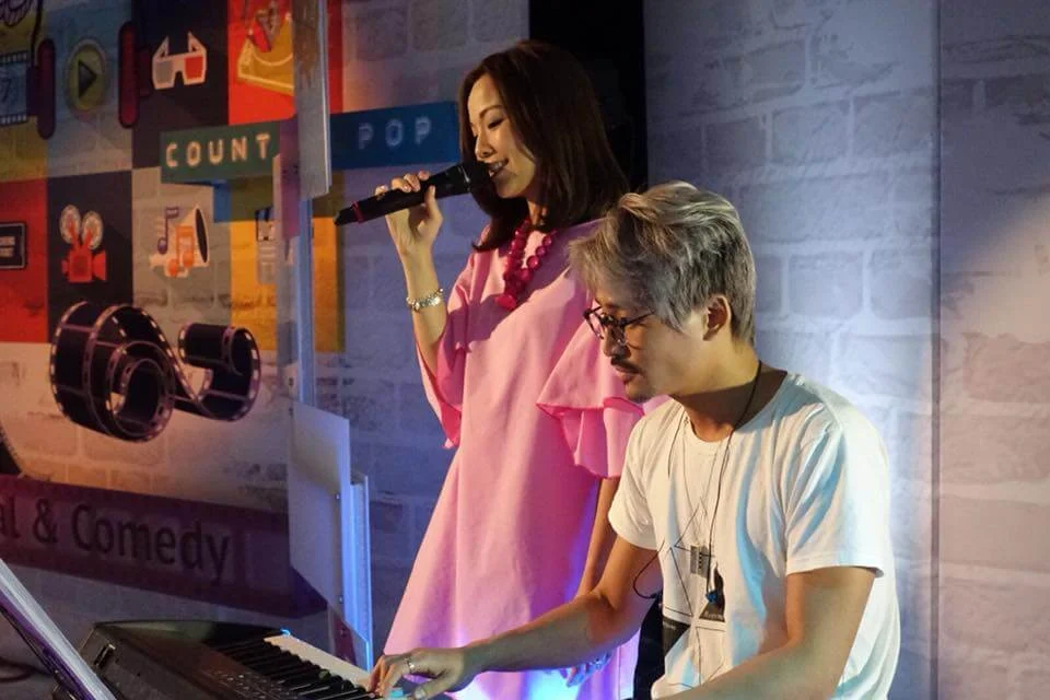 李麗珊參加《亞洲星光大道３》入行，一直有推出發燒大碟。