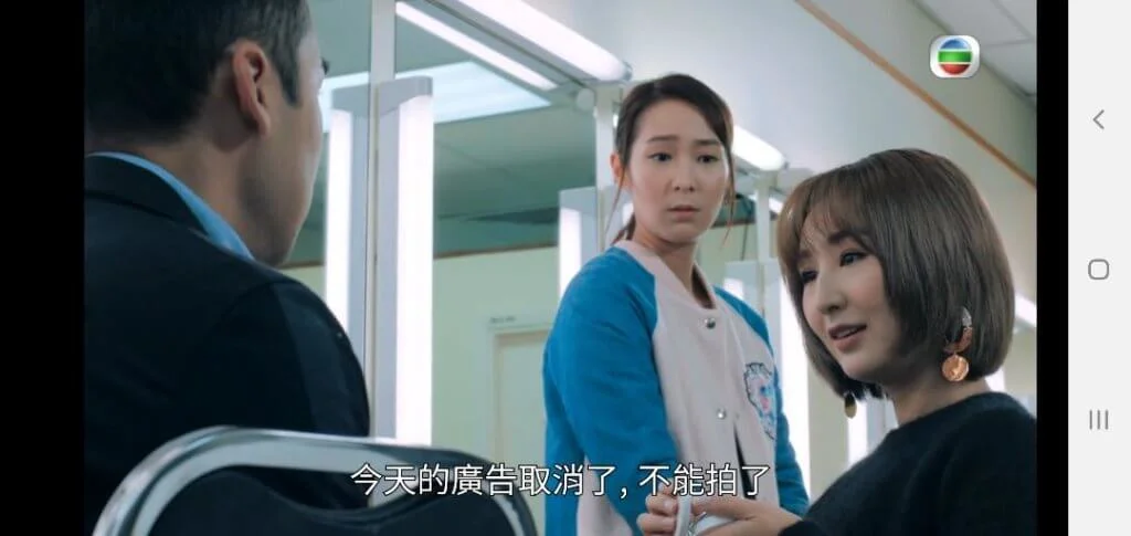 在《反黑路人甲》飾演高海寧助手，她刻意戴上腰包，令造型更神似。