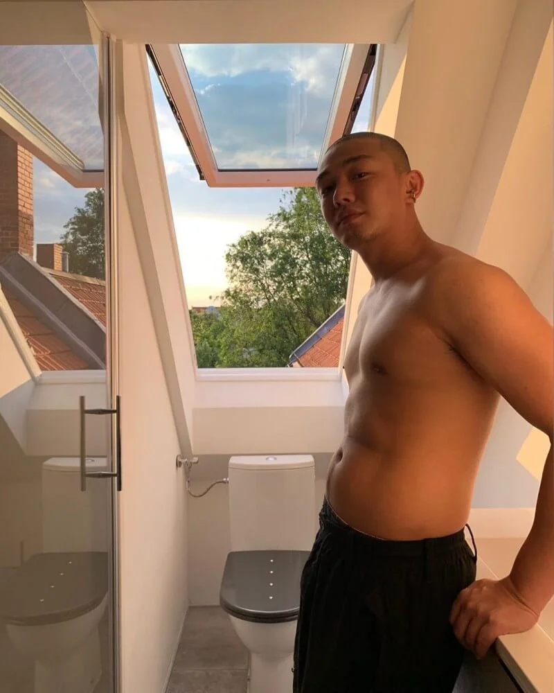 劉亞仁為拍攝這部電影而增磅,告別瘦削身形。