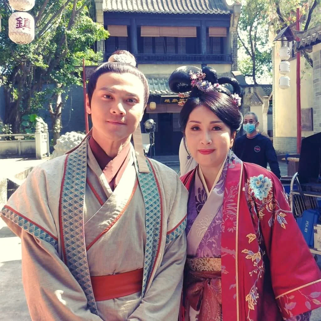 莫家淦在《一笑渡凡間》飾演文質彬彬的書齋老闆,與前輩陳秀珠有對手戲。