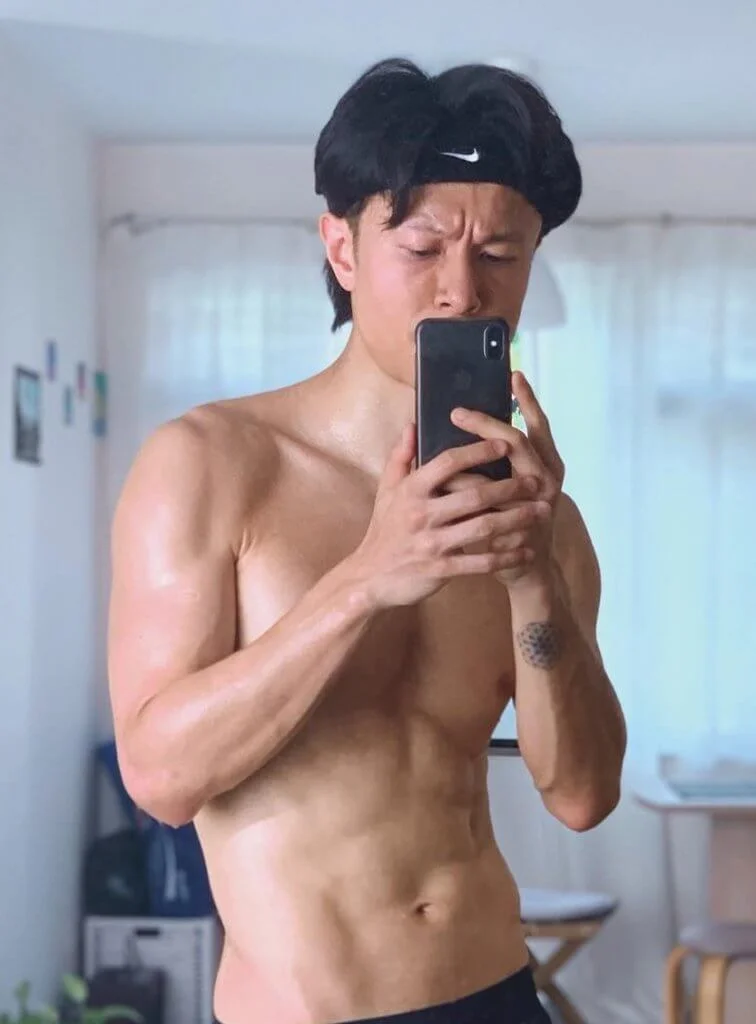 從陳健安網上騷肌的照片可見,他手腕紋了生命之花圖案。