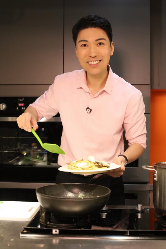 郭田葰平日喜歡下廚，他在社交平台開設了郭家廚房頻道，跟大家分享健康美食。