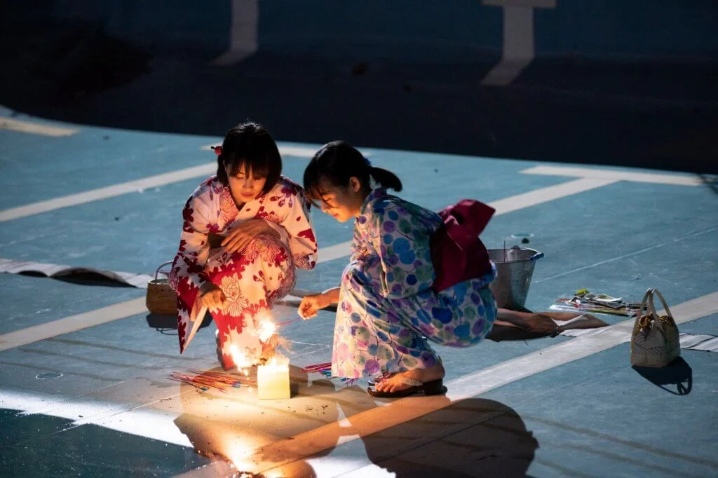 廣瀨鈴(左)和森七菜分別一人分飾兩角,是一對表姊妹,亦演中學時代的女主角姊妹。