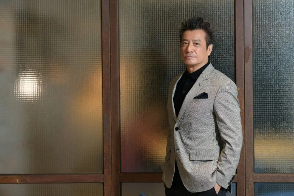 從影超過六十年的石修仍然熱愛演戲,他覺得保持工作可以令自己與社會同步。