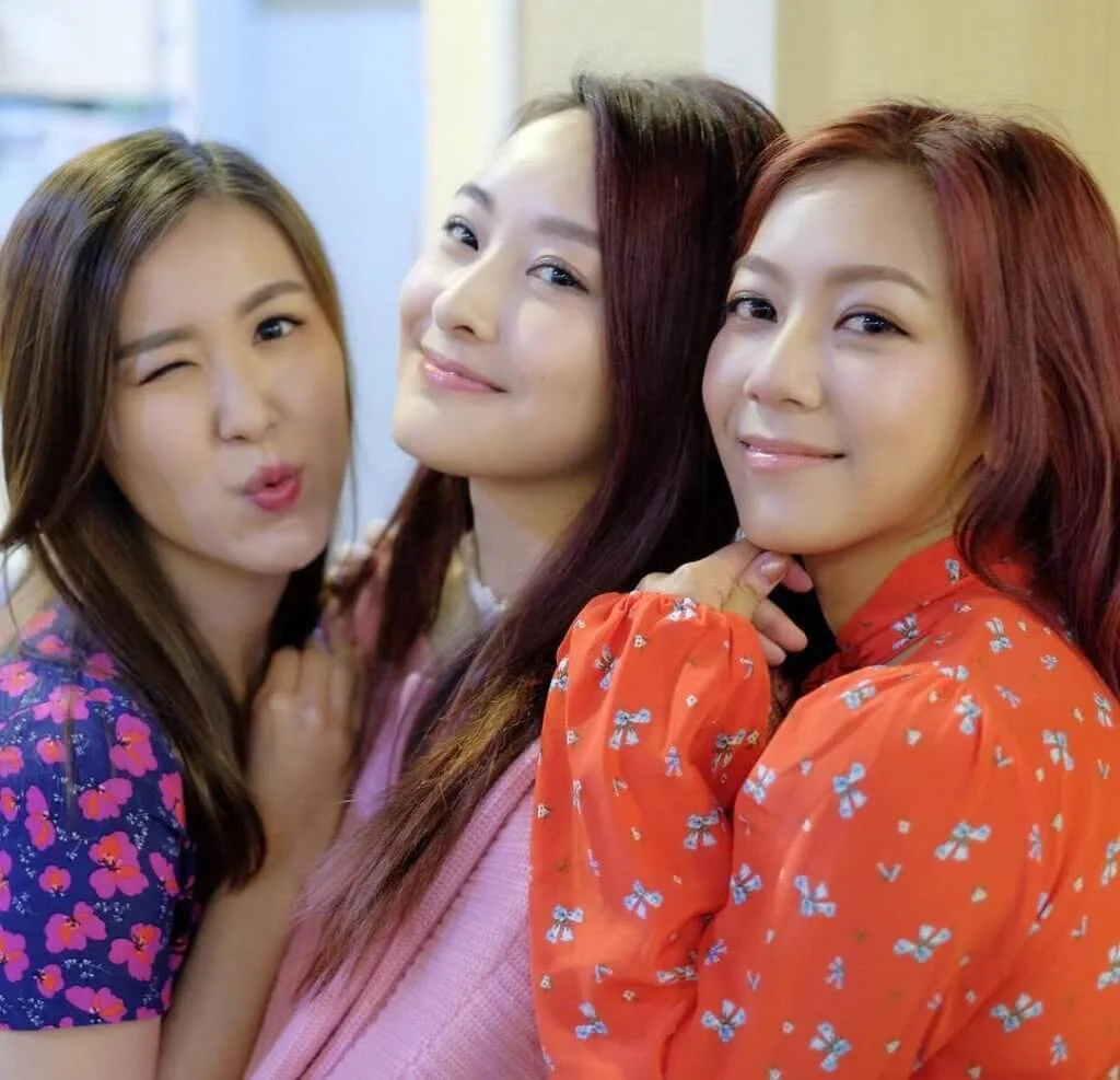 陳瀅和何雁詩曾同居，劉佩玥間中來瞓梳化。