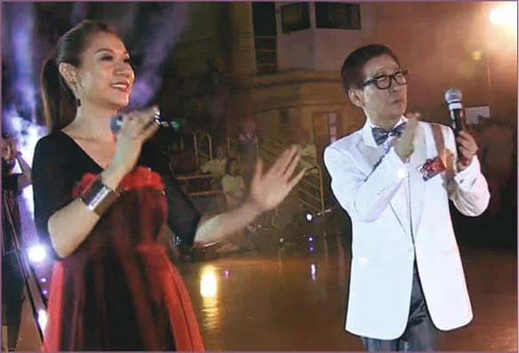 彭家麗2013年與朱主席合唱《從不喜歡孤單一個》的片段,曾在網上瘋傳。