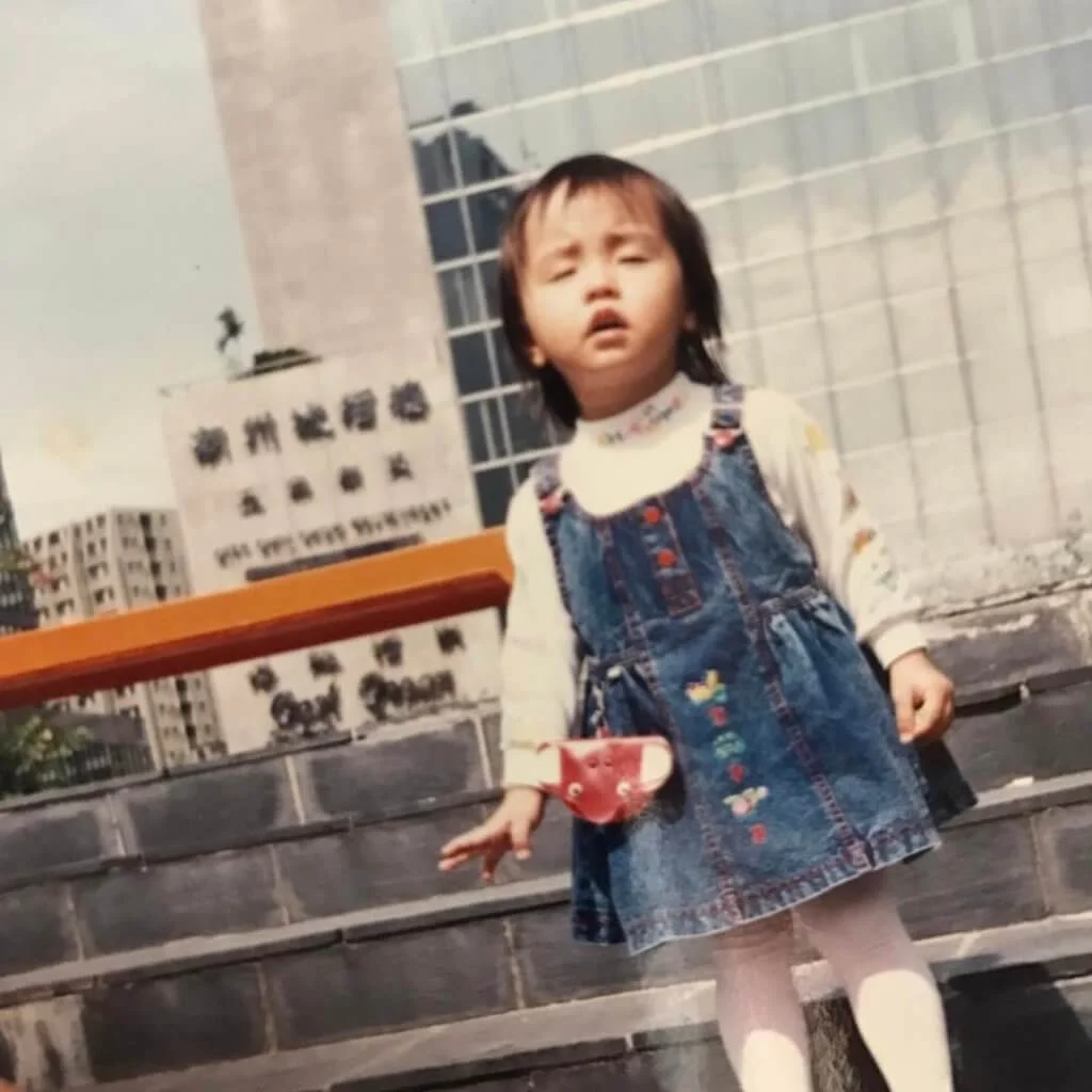 糖妹貼出童年照,有人說像周杰倫。
