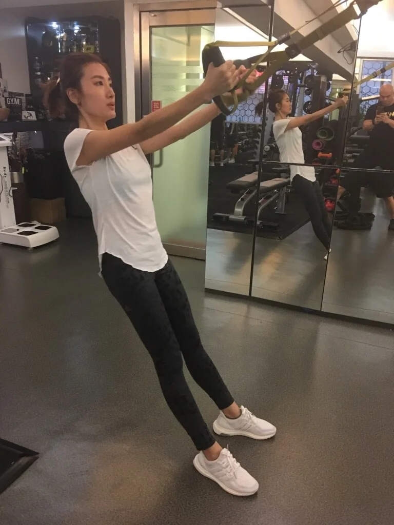 為了保持最佳狀態，她堅持一有時間就做Gym。 