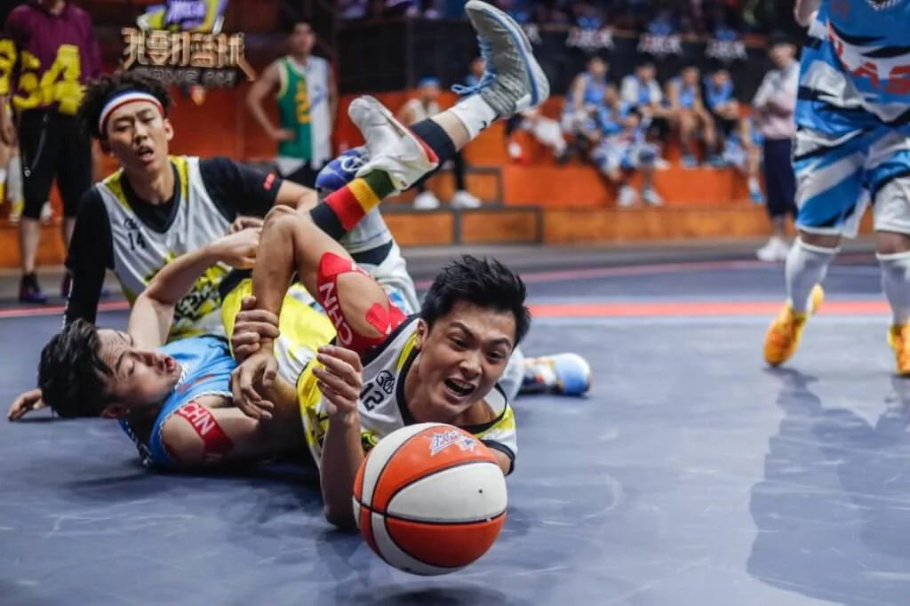 本身是香港甲一籃球員的他，去年參加真人騷《我要打籃球》，跟林書豪及鄧倫等人組隊。