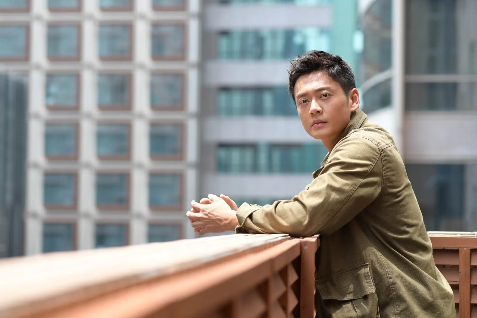  張振朗於劇集《反黑路人甲》飾演高彬，被觀眾大讚演技有進步。