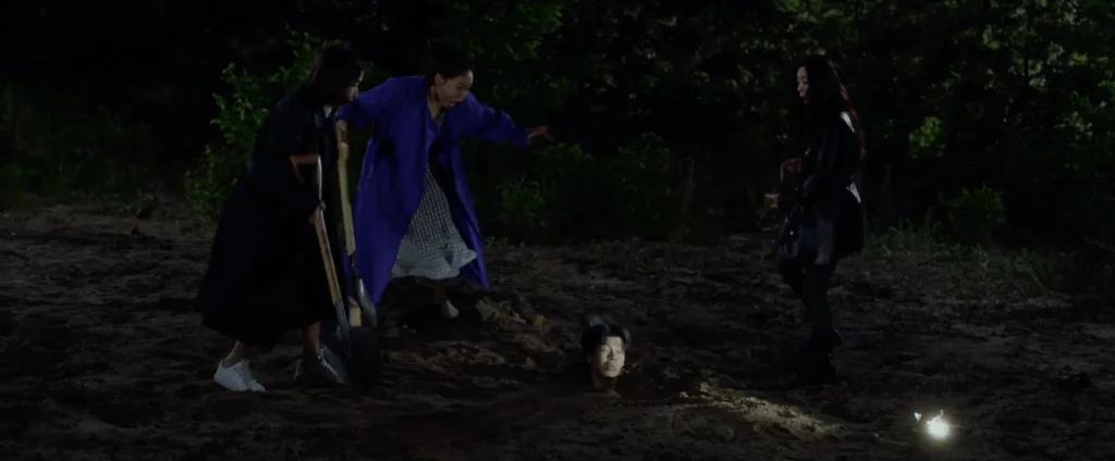 李貞賢得悉丈夫出軌,心有不甘,策劃報復大計,跟好友殺夫兼埋屍,可惜老公是一個不死外星人。