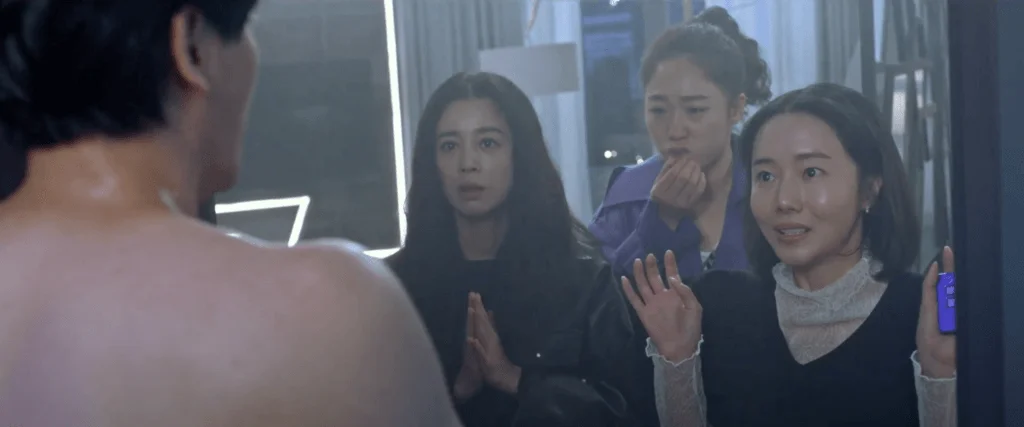 片中的報復鬥法場面非常卡通化,韓國觀眾非常受落,naver 電影觀眾評分也有8.77 分。