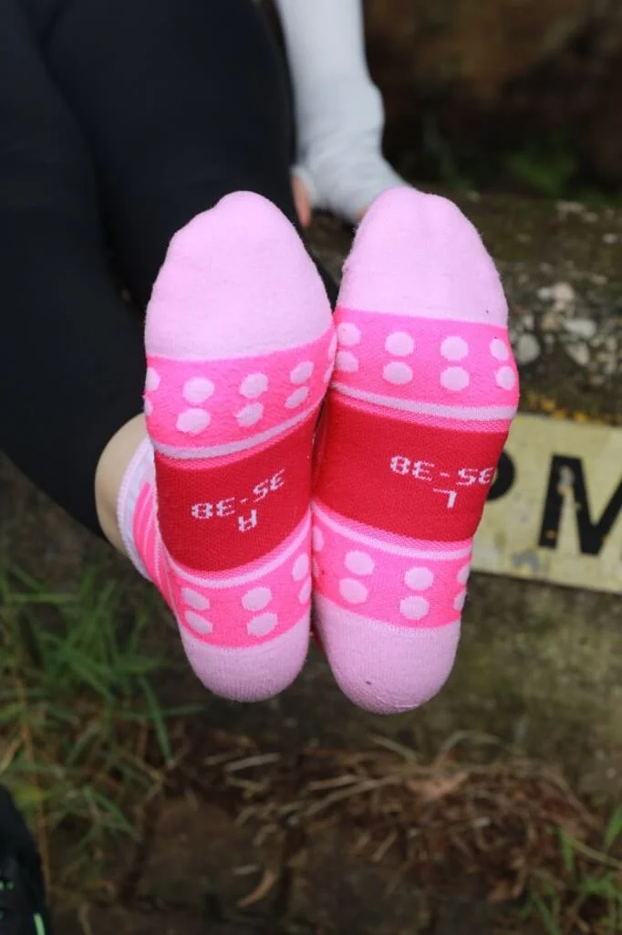 跑步襪雖然左右之分，是長跑的必然裝備之一。