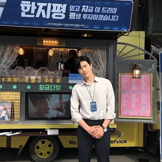 金宣虎近日積極為新劇宣傳,小食車更寫上他的角色名字韓志平。