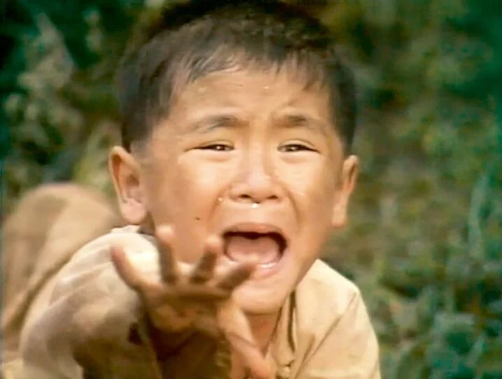 泳豪五歲已是天才童星,在《赤腳紳士》的哭戲超催淚。