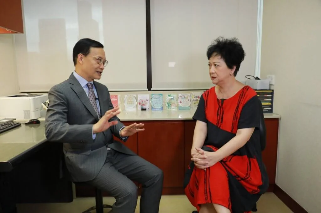 主持劉桂芳偶有眩暈情況，余醫生的詳細講解令她大為獲益。 