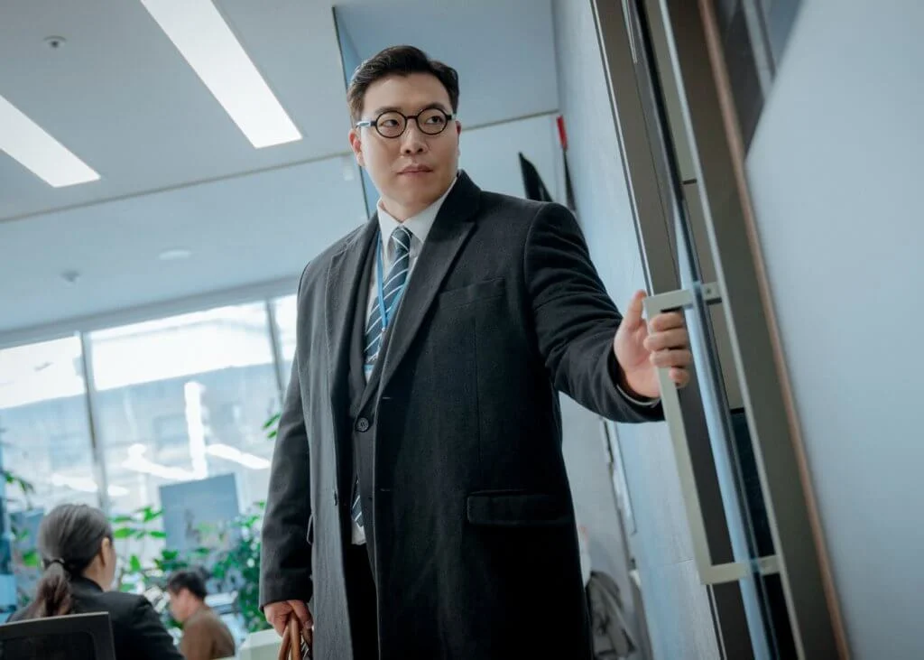 太垣晳身形魁梧，他說為了演這個詐騙犯角色，增了三十公斤。