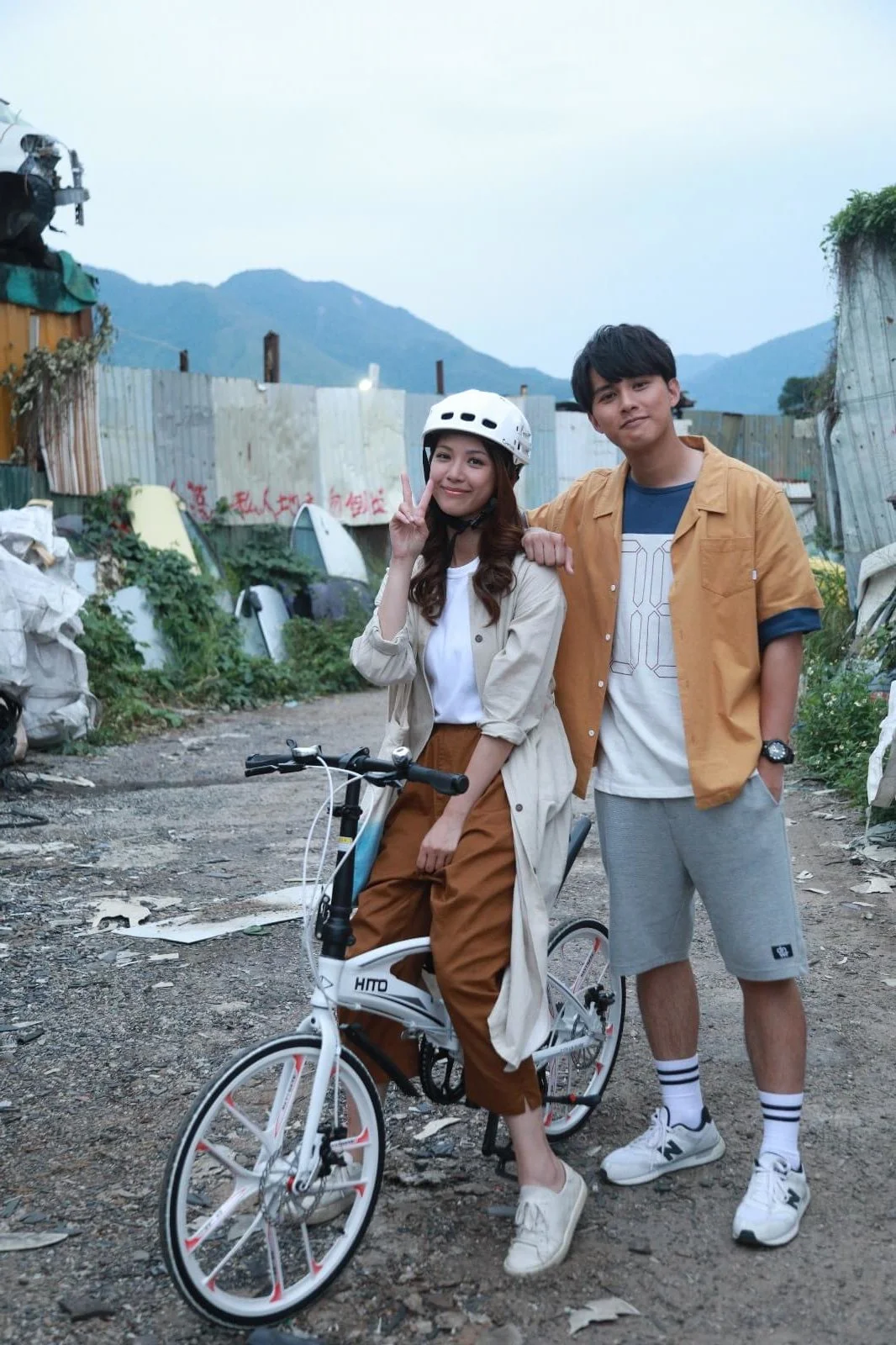 陳曉華的角色很注重環保，經常以單車代步，與何廣沛飾演的廢青有很大的對比。