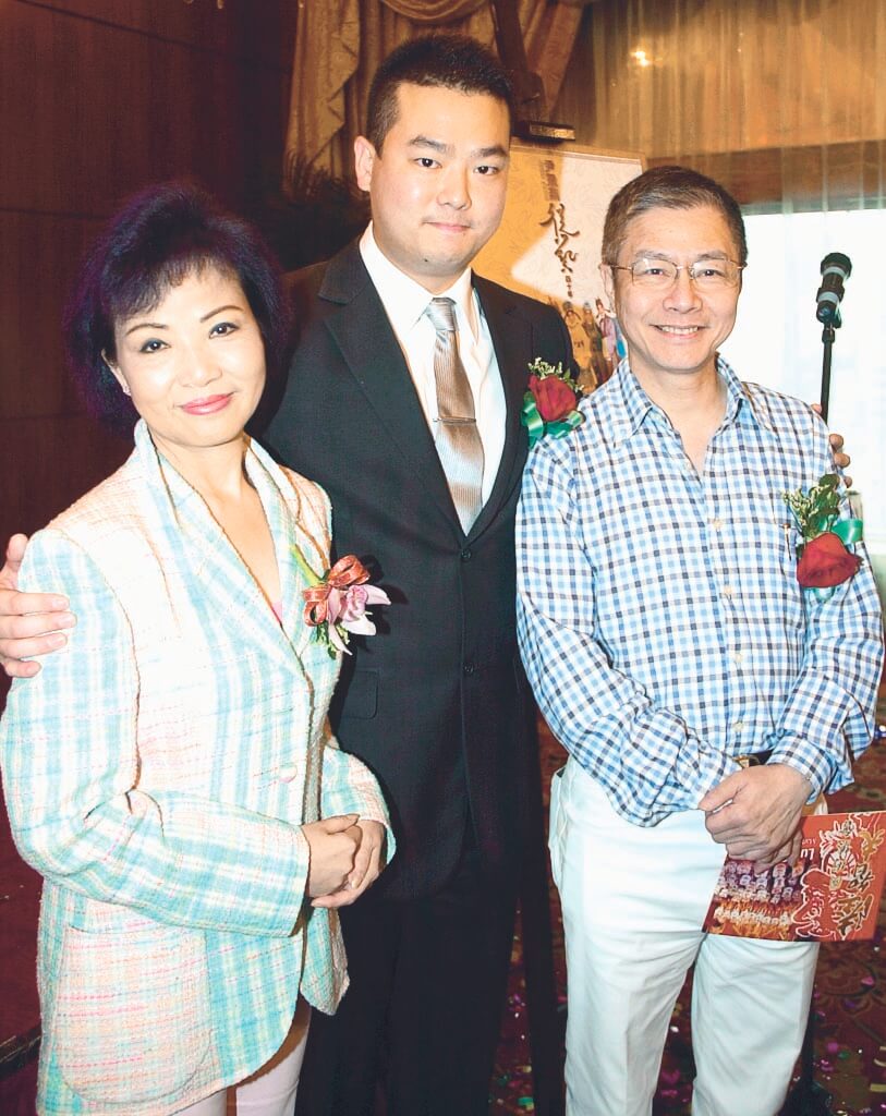 阮德鏘出身自梨園之家，父親阮兆輝和母親尹飛燕是重要粵劇演員。