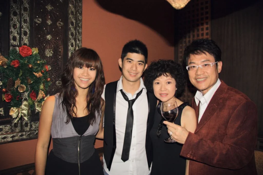 鄧英敏夫婦十年前慶祝結婚三十周年