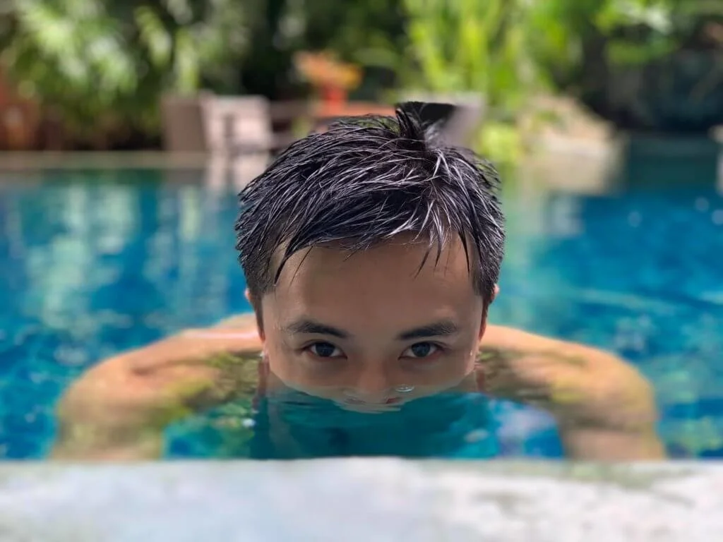 兒時試過貪玩差點遇溺,長大後才感受游泳樂趣。