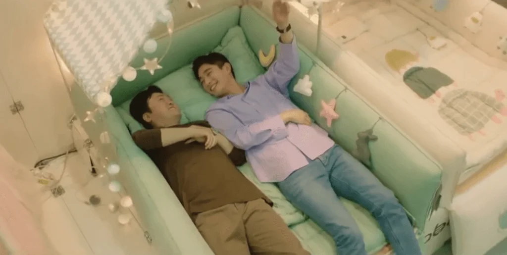 李準赫及尹博在月子中心相遇,兩個男人為了安撫老婆,任勞任怨。