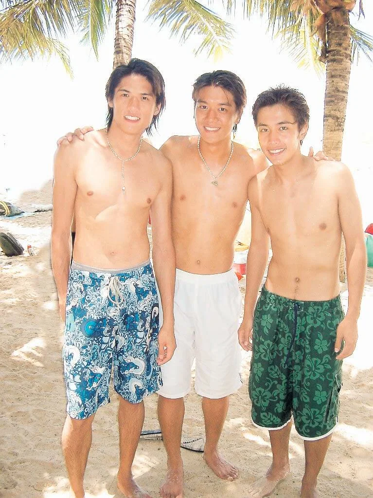 李日朗拍青春劇《四葉草》系列出身，同劇的有李雨陽和黎諾懿。