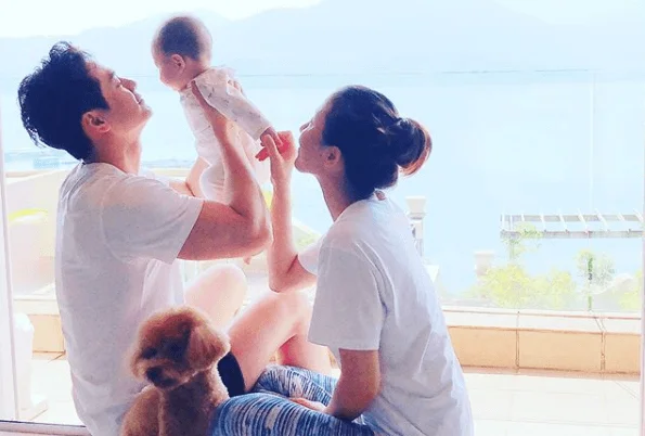 半歲的小珍珠,牙牙學語,開始懂得叫媽媽。