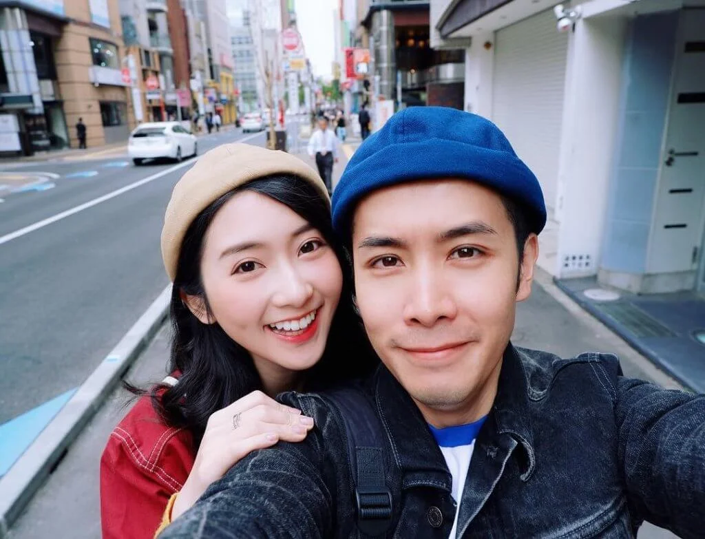 李日朗和模特兒女友黃靜藍拍拖三年，兩人曾即興到日本旅行。