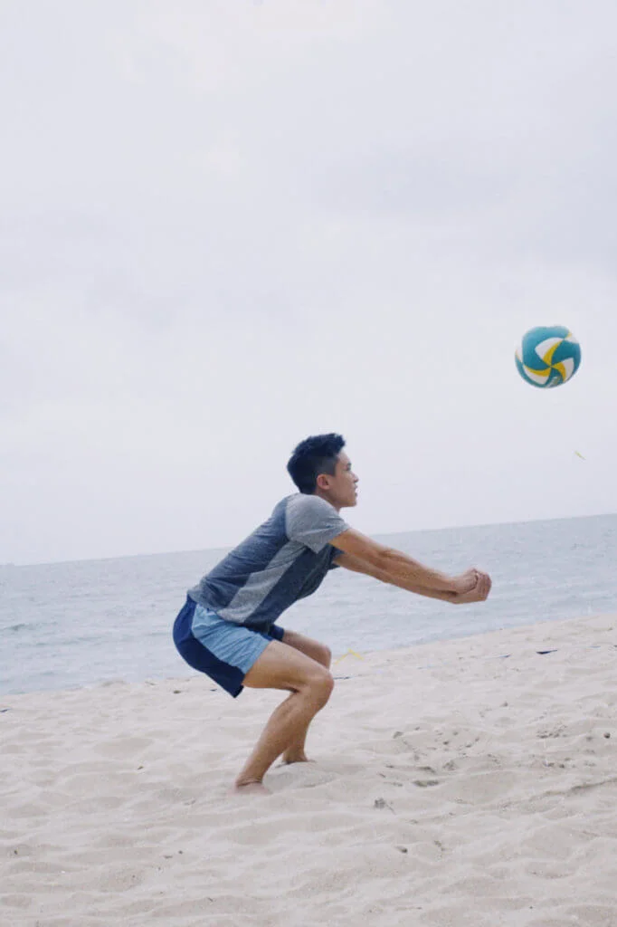 打沙灘排球,會有另一番感受。