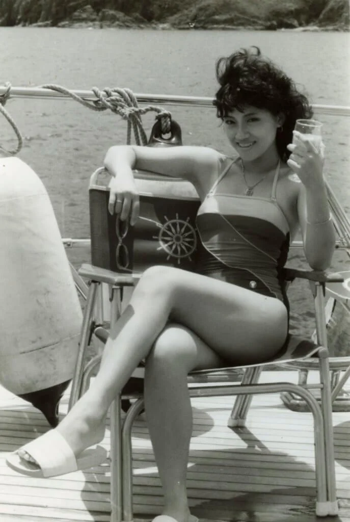 除了壞女孩，也有演過泳衣性感女郎。