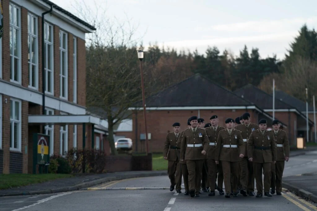 片中傳神地重現九十年代英軍軍營的生活狀況